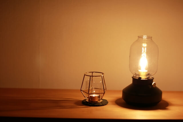 空間の可能性を広げるコードレステーブルランプの演出力