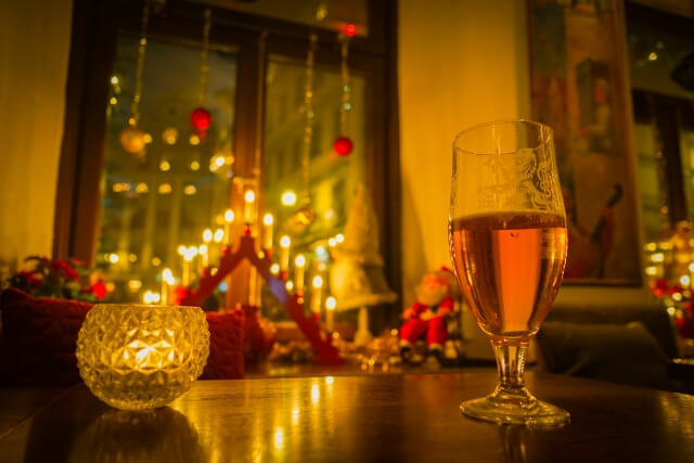 飲食店・カフェの内装を格上げするコードレス間接照明の導入メリット